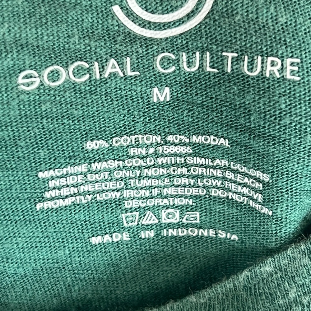 Social Culture Hamptons Social Club Green Cropped Graphic T-Shirt Medium - Picture 2 of 6